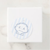 Étiquettes Cadeau Hand-Drawn Blue And White Shell Monogram Wedding (En situation)