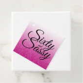 Étiquettes Cadeau Hot Pink Parties scintillant Ombre 60 et Sassy 60e (En situation)