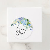 Étiquettes Cadeau Hydrangées bleues et Merci Mariage Rose d'ivoire (En situation)
