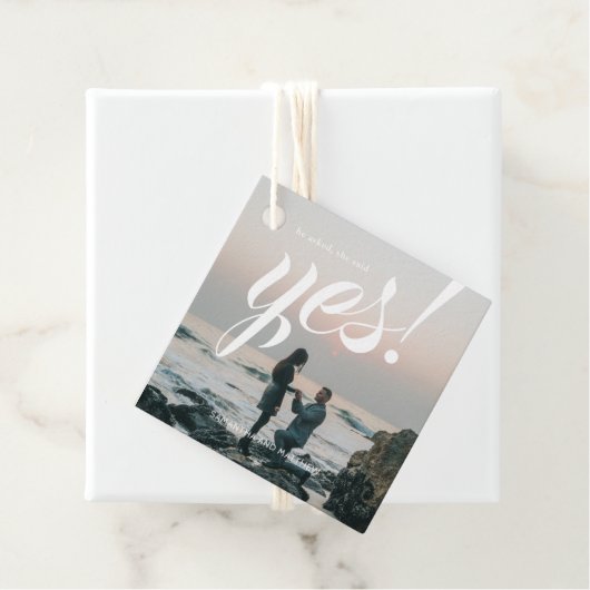 Étiquettes Cadeau Il a demandé, elle a dit oui merci (En situation)