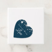 Étiquettes Cadeau Infusé Avec Amour Marine Bleu Confetti Mariage Coe (En situation)