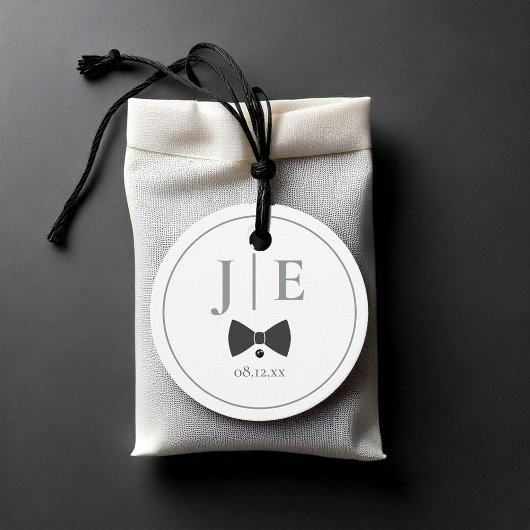 Étiquettes Cadeau Initiales de Mariage de Cravate de Bow Noir sur me