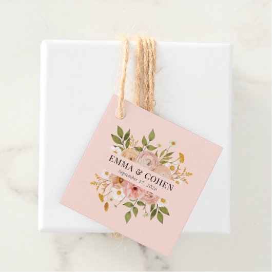 Étiquettes Cadeau Joli mariage de jardin fleuri (En situation)