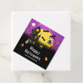 Étiquettes Cadeau Joyeuse sorcière de fête d'Halloween violet (En situation)