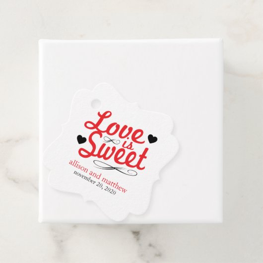 Étiquettes Cadeau L'Amour Est Doux Vieux Mode (Rouge / Noir) (En situation)