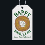 Étiquettes-cadeau Latkes Happy Hanoukka Chanukah Jours fériés juifs<br><div class="desc">Design présente une illustration originale d'une délicieuse crêpe de pommes de terre au latke surmontée de crème aigre, un aliment de base de la cuisine de vacances juive. Idéal pour les cadeaux Hanoukka ! Personnalisez simplement vos informations. Ce design de latkes est également disponible sur d'autres produits. De nombreux autres...</div>