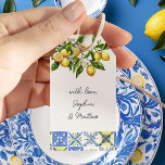 Étiquettes-cadeau Lemon Grove Italien Thème Carrelage Rustique<br><div class="desc">Les étiquettes de faveur de mariage Lemon Grove. Le design présente un carrelage méditerranéen bleu et jaune et une branche de citrons avec de la verdure et des fleurs en fleurs. Parfait pour un thème mariage citron, mariage d'inspiration italienne, villa méditerranéenne rustique esthétique, couleurs mariage bleues et jaunes ou mariage...</div>