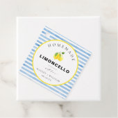 Étiquettes Cadeau Limoncello à rayure d'aquarelle bleue (En situation)