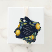 Étiquettes Cadeau Limoncello Monogramme Cadeau Classique (En situation)