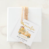 Étiquettes Cadeau Little Sweetie Est Sur Le Chemin Baby shower Honey (En situation)
