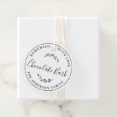 Étiquettes Cadeau Logo Botanique Élégant Cadeau de Pâtisserie Maison (En situation)