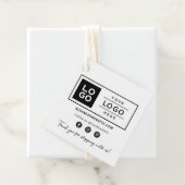 Étiquettes Cadeau Logo d'entreprise personnalisé sur fond blanc pour (En situation)
