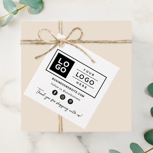 Étiquettes Cadeau Logo d'entreprise personnalisé sur fond blanc pour