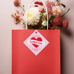 Étiquettes Cadeau Lucky In Love Heart Chic Rose & Red Bachelorette<br><div class="desc">Faites de votre fête de bachelorette des faveurs encore plus spéciales avec nos étiquettes de faveur personnalisées "Lucky in Love" de la fête de bachelorette! Ornés de coeurs charmants et du texte de fête 'chanceux en amour', ces étiquettes donnent le ton parfait pour une célébration inoubliable. Customisez-les avec le nom...</div>