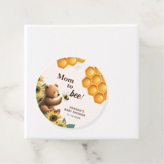 Étiquettes Cadeau Maman doit être bébé Baby shower d'attente (En situation)