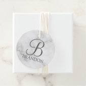 Étiquettes Cadeau Marbre blanc de script personnalisé Monogramme et (En situation)