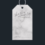Étiquettes-cadeau Marbre Mariage de script moderne 'Partager une mém<br><div class="desc">Ajoutez une touche personnelle à votre mariage avec un conseil de mariage de script moderne et une carte d'étiquette de voeux. Cette carte de tags comporte le titre "partager une mémoire" en gris style de police de script moderne et les détails en gris moderne sans serif style de police sur...</div>