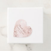 Étiquettes Cadeau Mariage à la frontière florale rose et Rose (En situation)