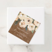 Étiquettes Cadeau Mariage beige floral (En situation)