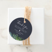 Étiquettes Cadeau Mariage bleu marine à feuillage de forêt rustique (En situation)