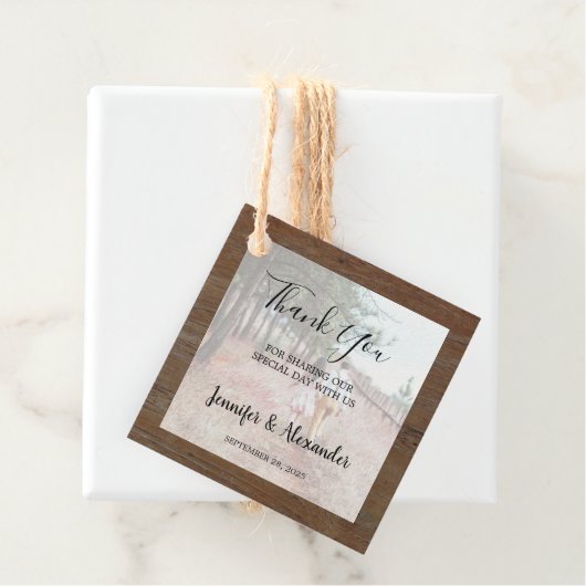 Étiquettes Cadeau Mariage campagnard photo en bois rustique Merci (En situation)