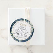 Étiquettes Cadeau Mariage champêtre Monogramme de verdure pour coupl (En situation)