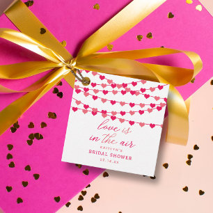 Étiquettes Cadeau Mariage coeurs d'amour suspendus à une ficelle