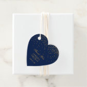 Étiquettes Cadeau Mariage Confetti en or bleu marine et glam (En situation)