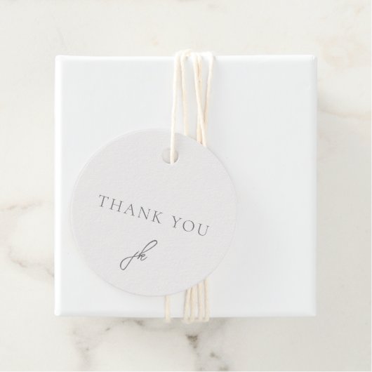 Étiquettes Cadeau Mariage élégant monogramme gris script (En situation)