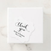 Étiquettes Cadeau Mariage Elegant noir Script sur Merci blanc (En situation)