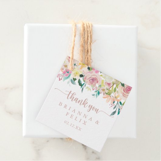 Étiquettes Cadeau Mariage Floral rose Gold Spring (En situation)