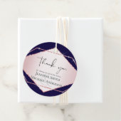 Étiquettes Cadeau Mariage Géométrique à Feuille de Rose Doré Budget (En situation)