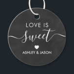Étiquettes Cadeau Mariage Love is Sweet Gift Tag, Chalkboard<br><div class="desc">Ce sont les petites étiquettes cadeaux parfaites. Vous pouvez customiser du texte avant et du texte arrière.</div>