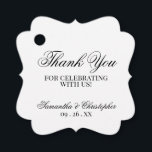 Étiquettes Cadeau Mariage Merci simple d'élégance<br><div class="desc">Ces belles étiquettes de faveur sont simples,  classiques,  intemporelles et élégantes. Le design est composé d'un arrière - plan blanc avec un script noir dactylographié : Merci pour célébrer avec nous. Il y a de la place pour les noms du couple et la date du mariage.</div>