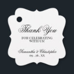 Étiquettes Cadeau Mariage Merci simple d'élégance<br><div class="desc">Ces belles étiquettes de faveur sont simples,  classiques,  intemporelles et élégantes. Le design est composé d'un arrière - plan blanc avec un script noir dactylographié : Merci pour célébrer avec nous. Il y a de la place pour les noms du couple et la date du mariage.</div>