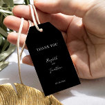 Étiquettes-cadeau Mariage noir moderne Script minimaliste simple<br><div class="desc">Mariage noir et blanc étiquettes cadeaux personnalisées,  simple et moderne.</div>
