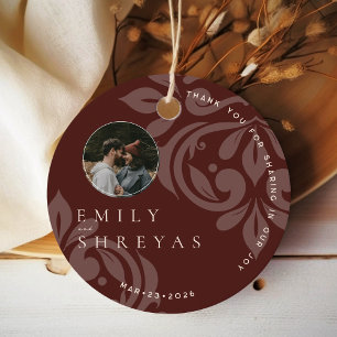 Étiquettes Cadeau Mariage photo classique en acajou rouge Damas rond