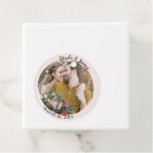 Étiquettes Cadeau Mariage photo Rond Rose Minimal tendance (En situation)