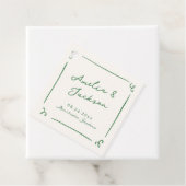 Étiquettes Cadeau Mariage vert à main lunaire tiré (En situation)