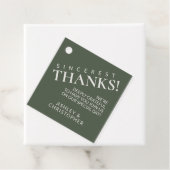 Étiquettes Cadeau Mariage vert simple en mousse foncée (En situation)