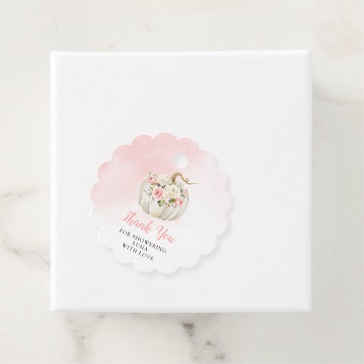 Étiquettes Cadeau Merci Baby shower Citrouille rose rond (En situation)