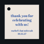 Étiquettes Cadeau Merci de Bat mitzvah personnalisé bleu ivoire gras<br><div class="desc">Typographie en gras bleu ivoire bleu personnalisé Merci Bat mitzvah mignon Favoriser les étiquettes</div>
