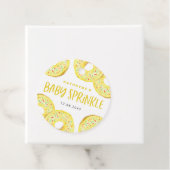 Étiquettes Cadeau Merci de fête d'anniversaire de l'arrosage jaune (En situation)