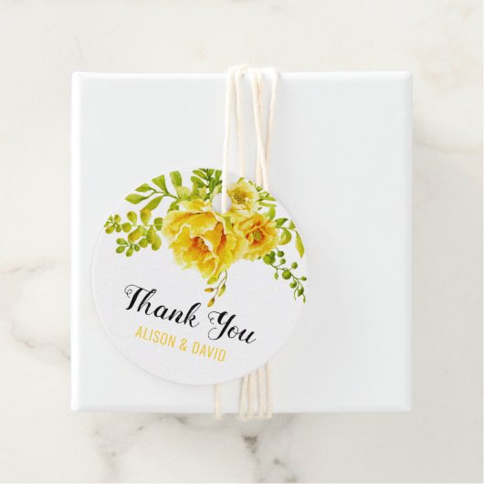 Étiquettes Cadeau Merci mariage de fleurs d'aquarelle jaune (En situation)