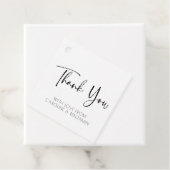 Étiquettes Cadeau Merci | Nom de script simple Noir et Blanc (En situation)