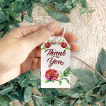 Étiquettes-cadeau Merci Vintage Roses rouges Aquarelle Florale<br><div class="desc">Tags cadeaux Red Rose vintage. Ce magnifique design présente d'élégantes roses rouges avec typographie de script rouge foncé, qui dit "Merci". L'étiquette cadeau est blanche et le modèle est configuré pour que vous puissiez ajouter un message personnalisé au dos, si vous le souhaitez. (N'hésitez pas à laisser la case vide...</div>
