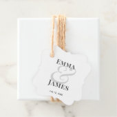 Étiquettes Cadeau Minimalist Ampersand Wedding | with Names & Date } (En situation)