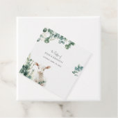 Étiquettes Cadeau Minuscule agneau de bébé et baptême d'Eucalyptus (En situation)