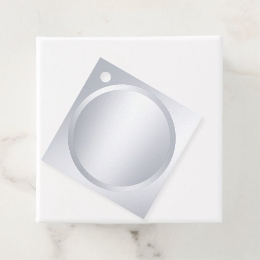 Étiquettes Cadeau Modèle blanc élégant et moderne (En situation)