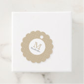 Étiquettes Cadeau Modern Minimal Gold Elegant Monogram (En situation)